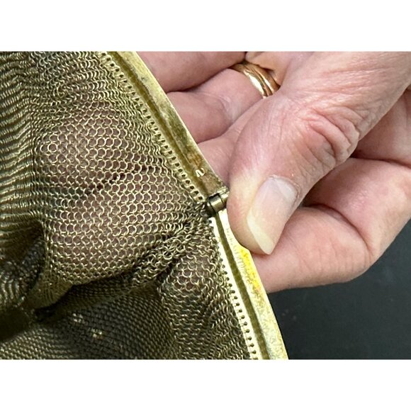 1920s gold Whiting and Davis soldered mesh purse with tassel and etched frame - Picture 9 of 10